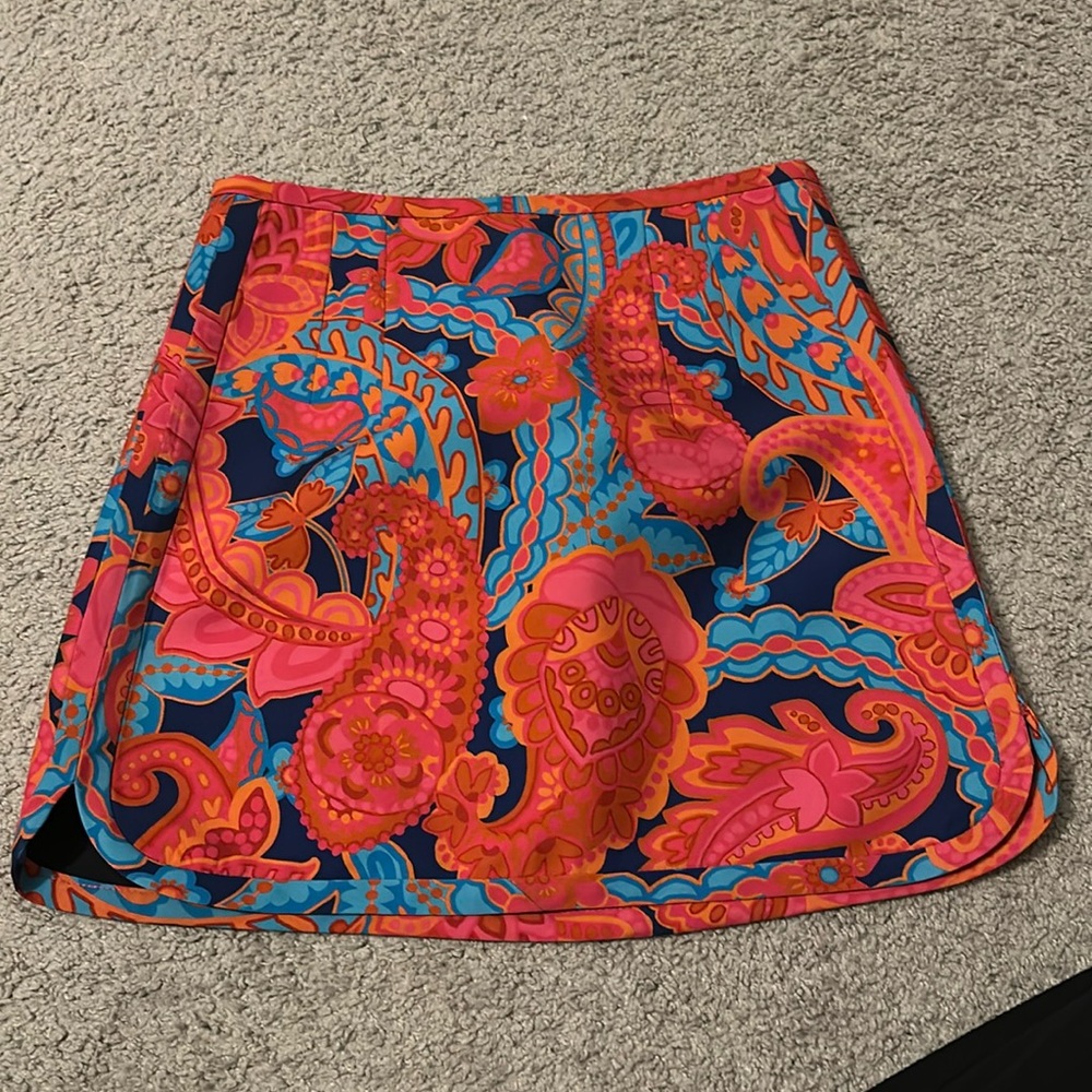 Multicolored mini skirt.